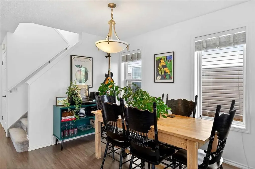 194 Everoak Gardens SW Calgary AB T2Y 0C6