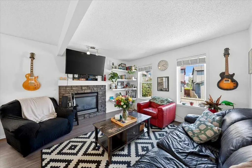 194 Everoak Gardens SW Calgary AB T2Y 0C6