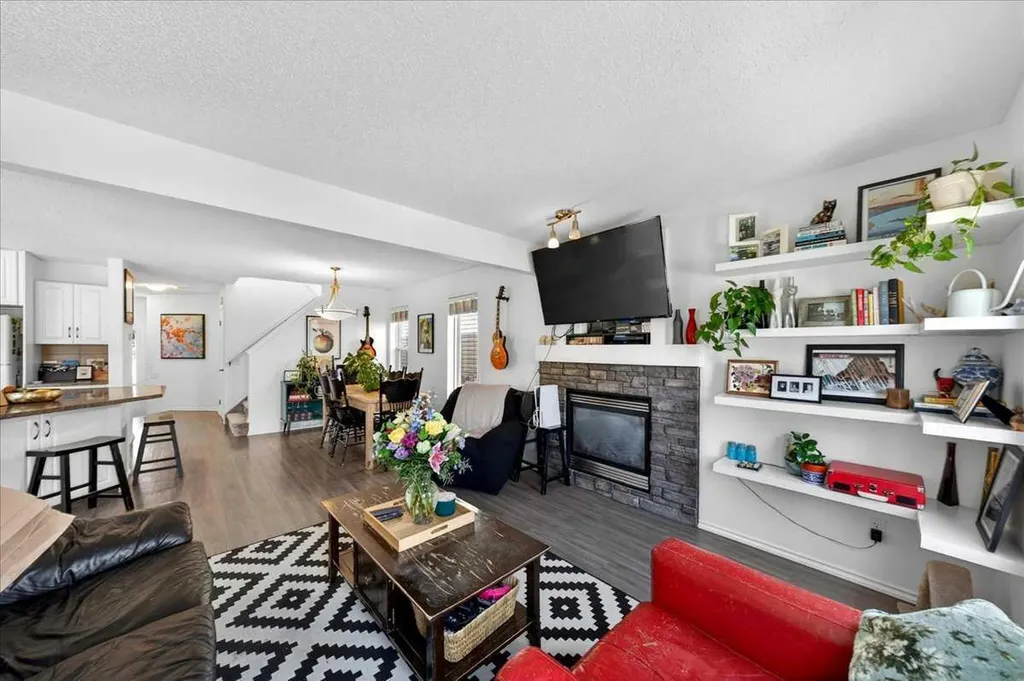 194 Everoak Gardens SW Calgary AB T2Y 0C6