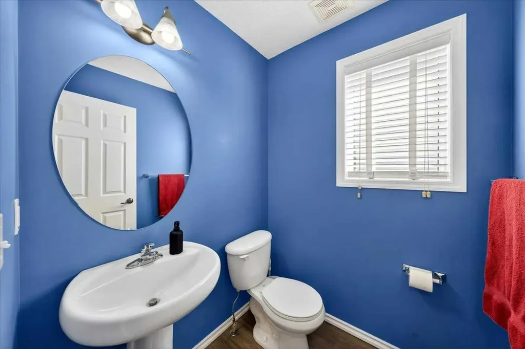 194 Everoak Gardens SW Calgary AB T2Y 0C6