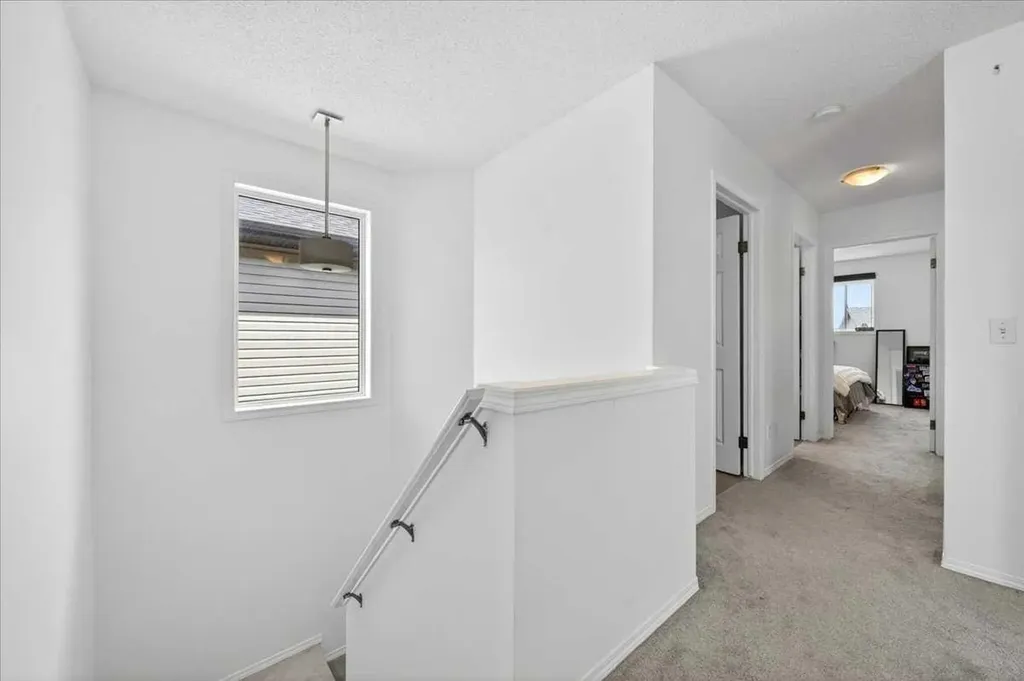194 Everoak Gardens SW Calgary AB T2Y 0C6