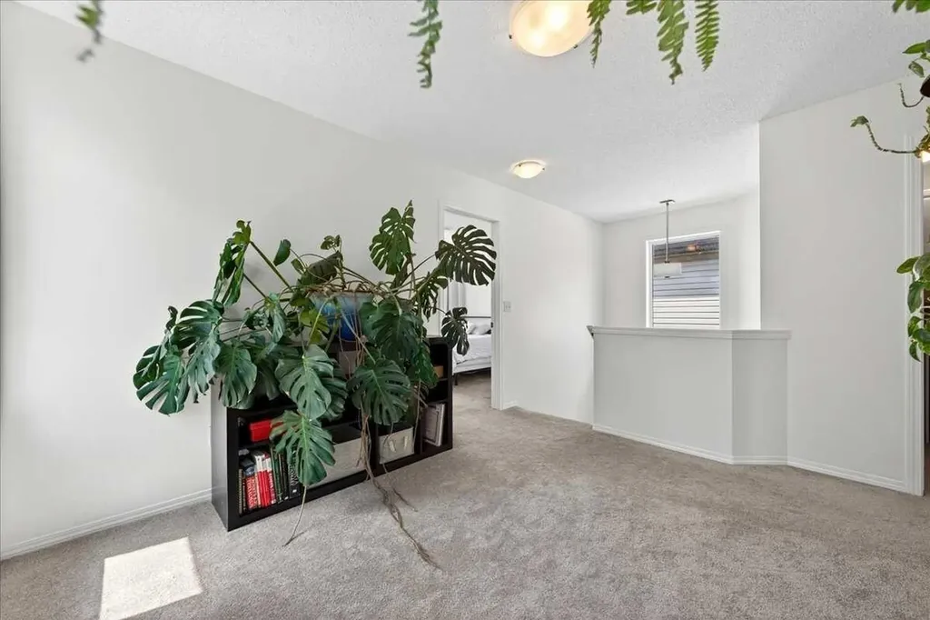 194 Everoak Gardens SW Calgary AB T2Y 0C6