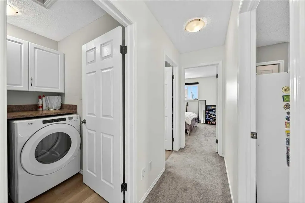 194 Everoak Gardens SW Calgary AB T2Y 0C6