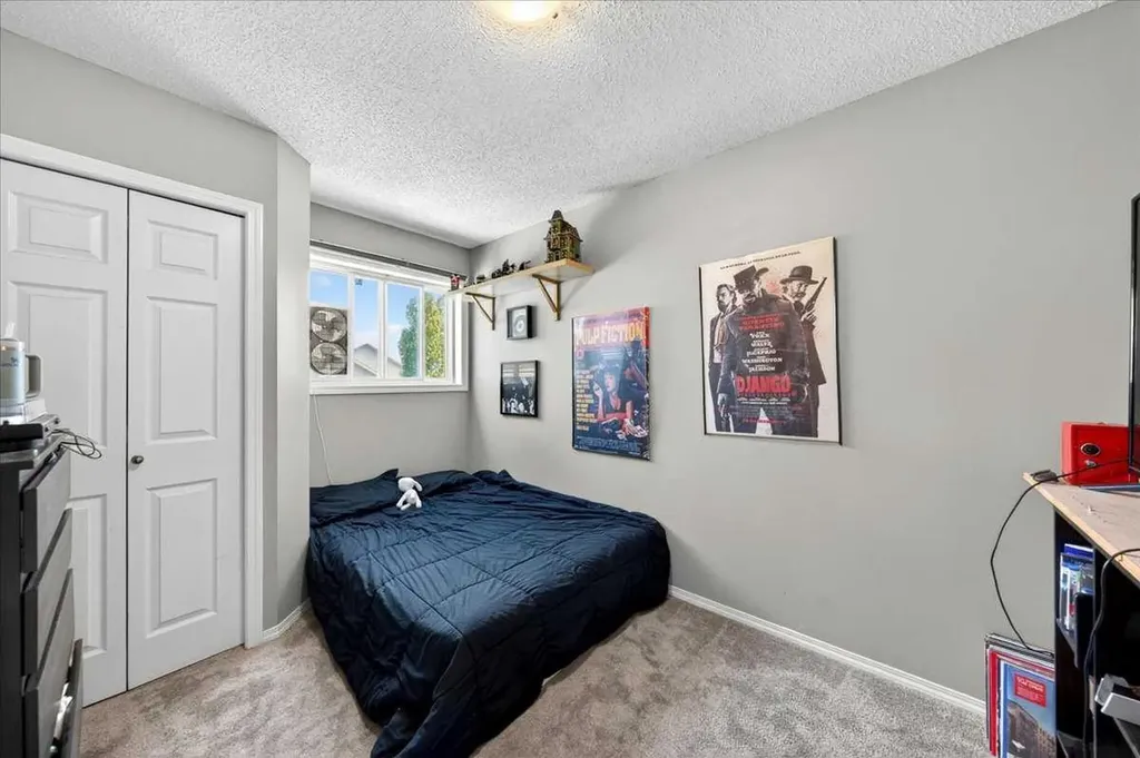 194 Everoak Gardens SW Calgary AB T2Y 0C6