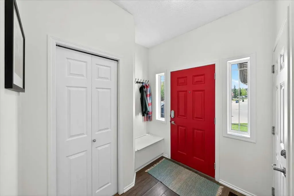 194 Everoak Gardens SW Calgary AB T2Y 0C6