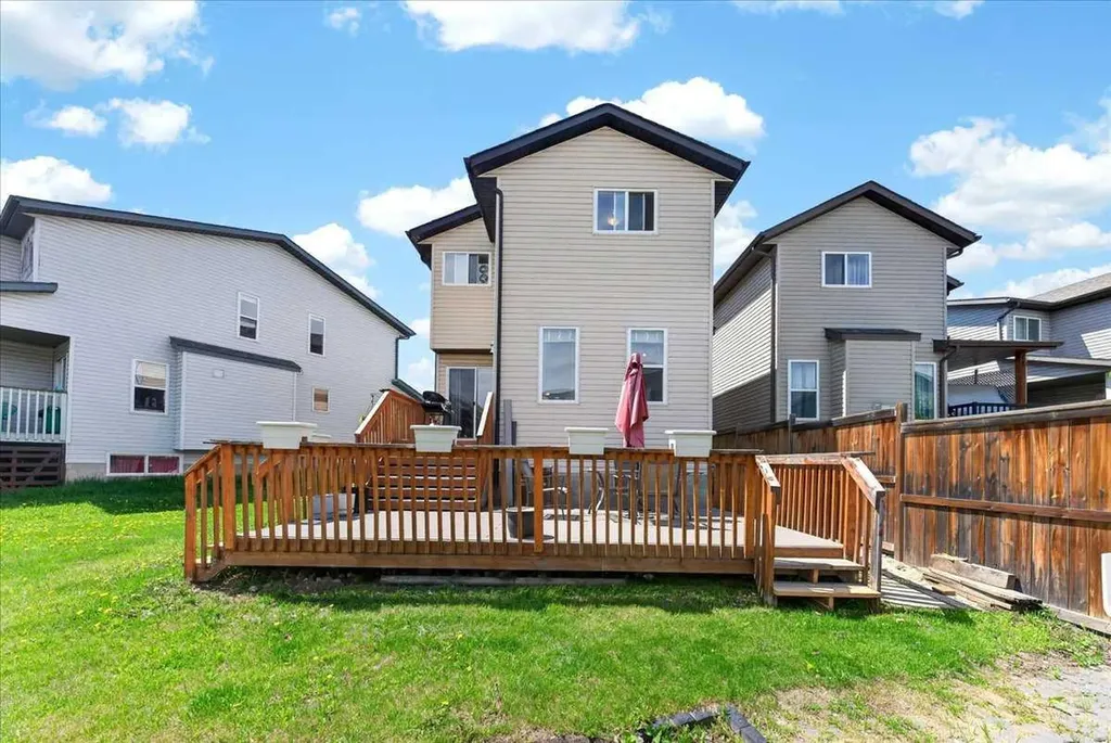 194 Everoak Gardens SW Calgary AB T2Y 0C6