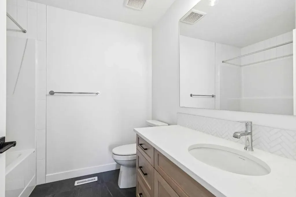 43 Verdure Gate SW Calgary AB T2Y 1C4