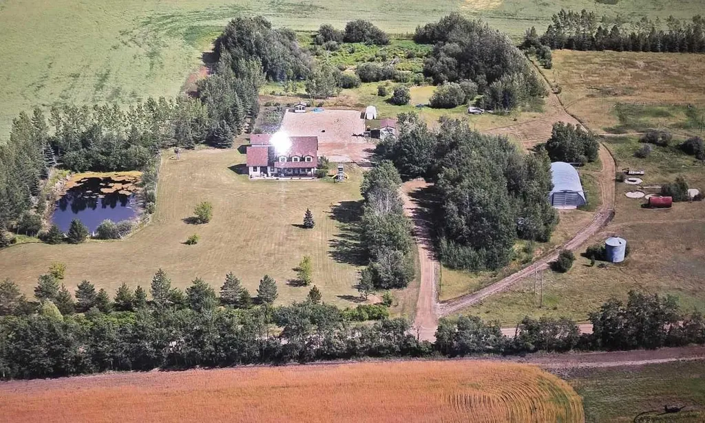82125 Rr 203 Rural Northern Sunrise County AB T8S1S4
