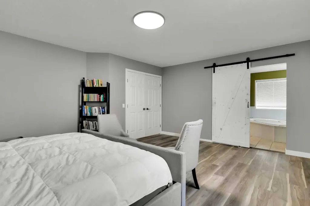 6 Douglas Woods Bay SE Calgary AB T2Z 3A1