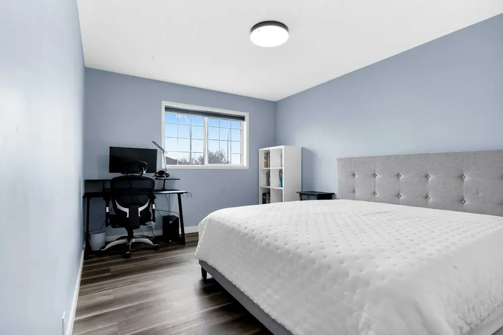 6 Douglas Woods Bay SE Calgary AB T2Z 3A1
