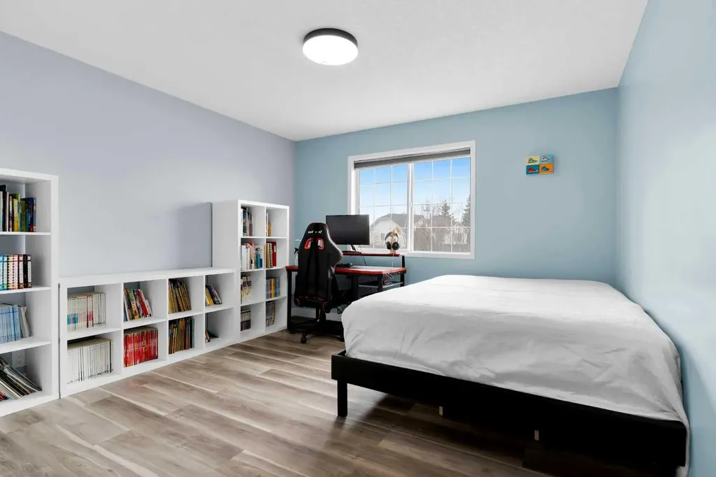 6 Douglas Woods Bay SE Calgary AB T2Z 3A1