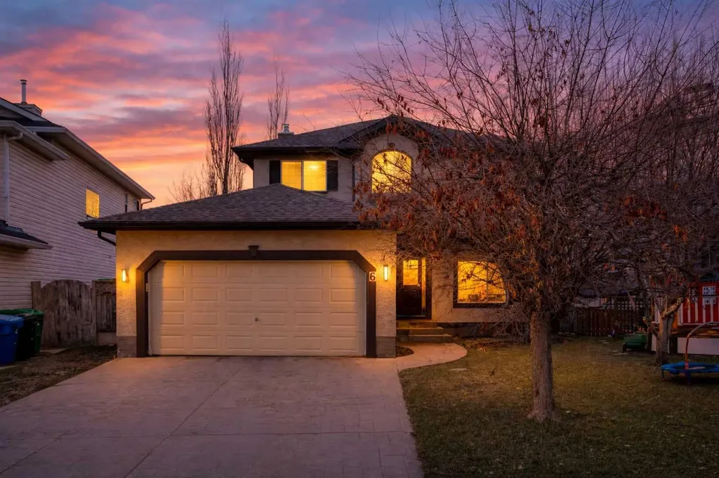 6 Douglas Woods Bay SE Calgary AB T2Z 3A1