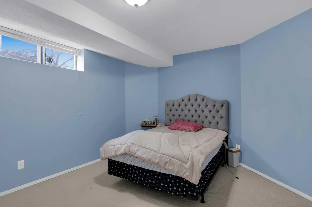 6 Douglas Woods Bay SE Calgary AB T2Z 3A1