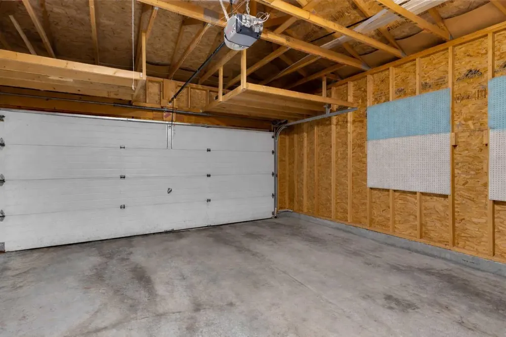 6 Douglas Woods Bay SE Calgary AB T2Z 3A1