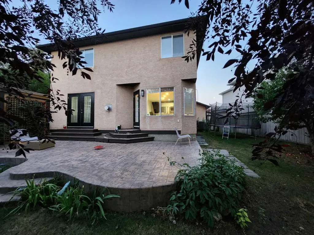 6 Douglas Woods Bay SE Calgary AB T2Z 3A1