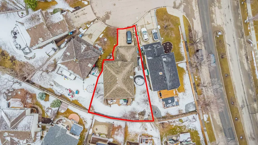 6 Douglas Woods Bay SE Calgary AB T2Z 3A1