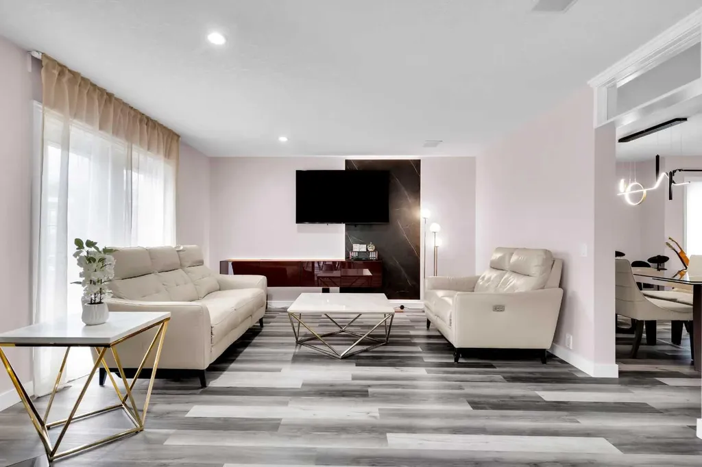 6 Douglas Woods Bay SE Calgary AB T2Z 3A1