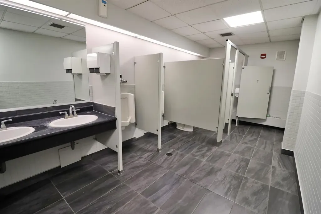 2411 4 Street NW Calgary AB T2M 2Z8