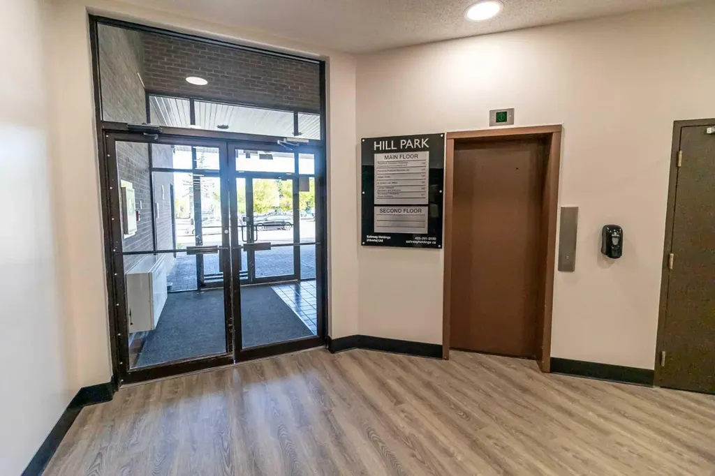 2411 4 Street NW Calgary AB T2M 2Z8