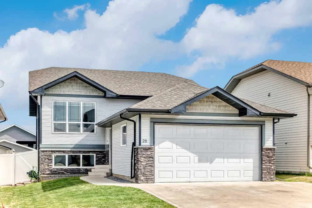 28 Bowman Circle Sylvan Lake AB T4S 0H9