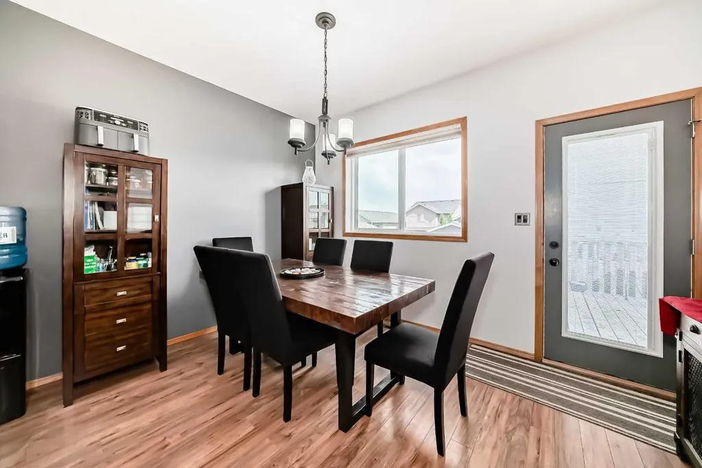 28 Bowman Circle Sylvan Lake AB T4S 0H9