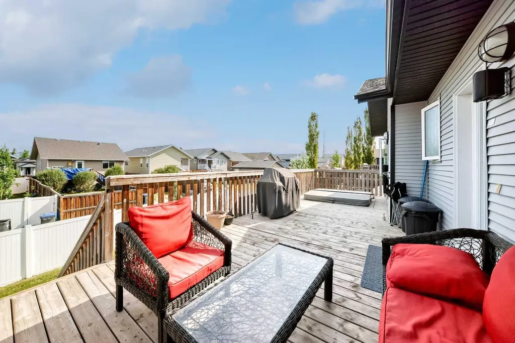 28 Bowman Circle Sylvan Lake AB T4S 0H9