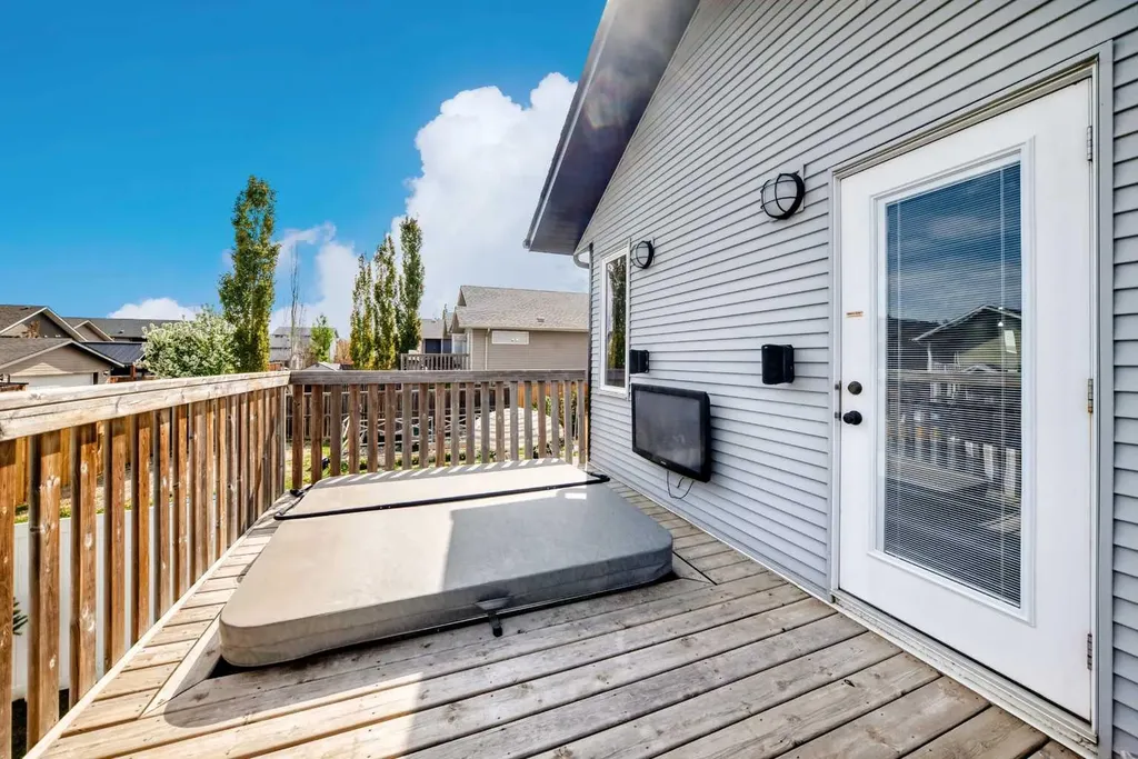 28 Bowman Circle Sylvan Lake AB T4S 0H9