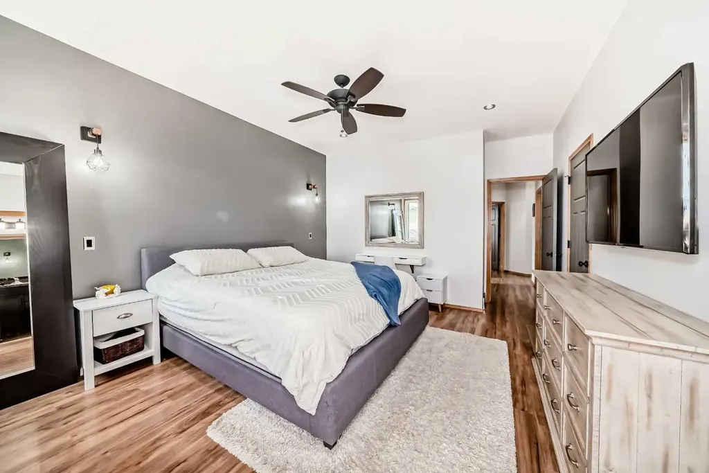 28 Bowman Circle Sylvan Lake AB T4S 0H9