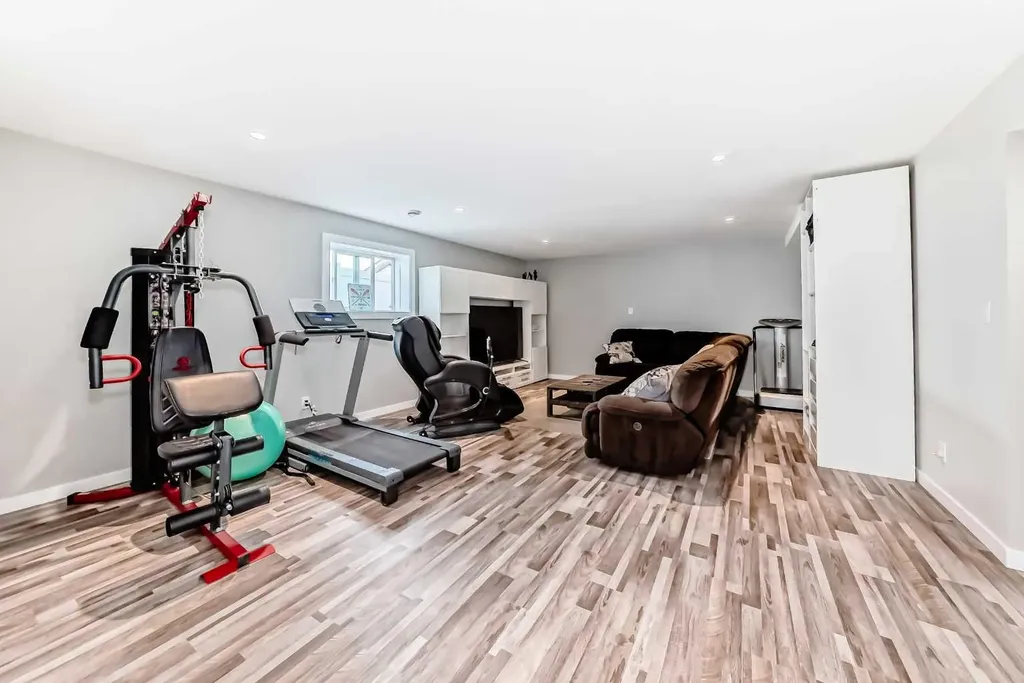 28 Bowman Circle Sylvan Lake AB T4S 0H9