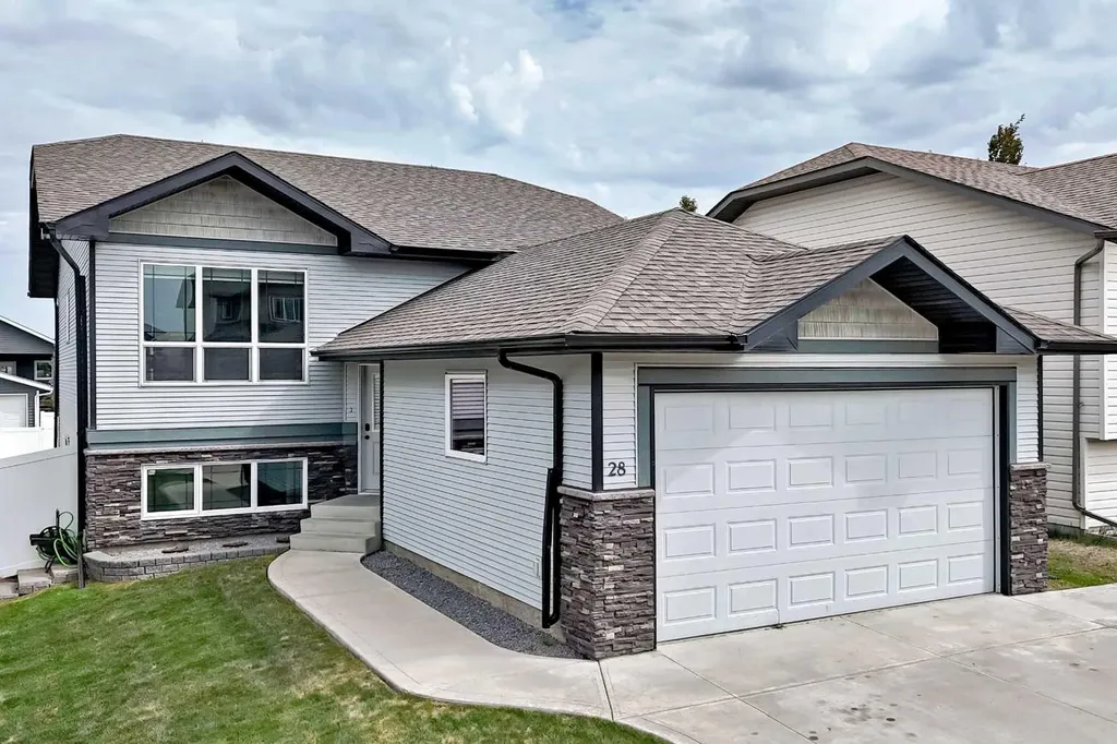 28 Bowman Circle Sylvan Lake AB T4S 0H9