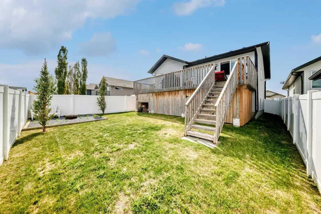 28 Bowman Circle Sylvan Lake AB T4S 0H9