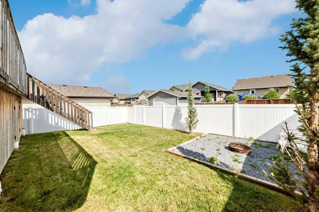 28 Bowman Circle Sylvan Lake AB T4S 0H9