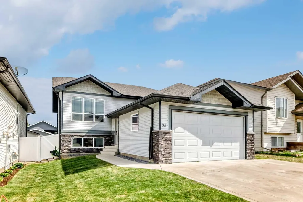 28 Bowman Circle Sylvan Lake AB T4S 0H9