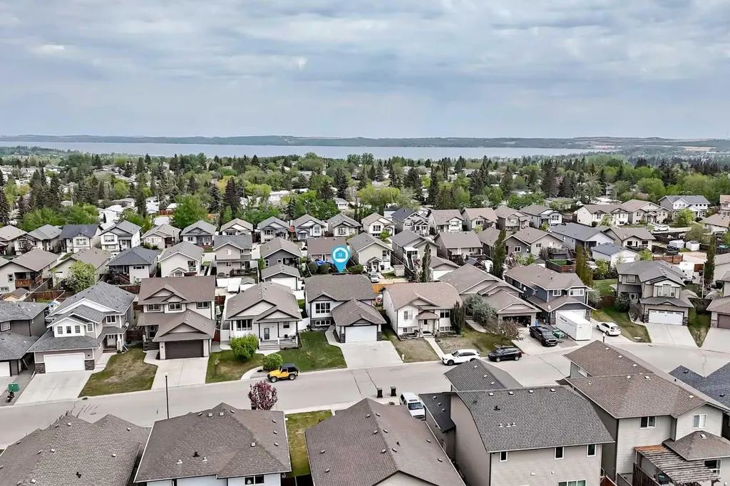 28 Bowman Circle Sylvan Lake AB T4S 0H9