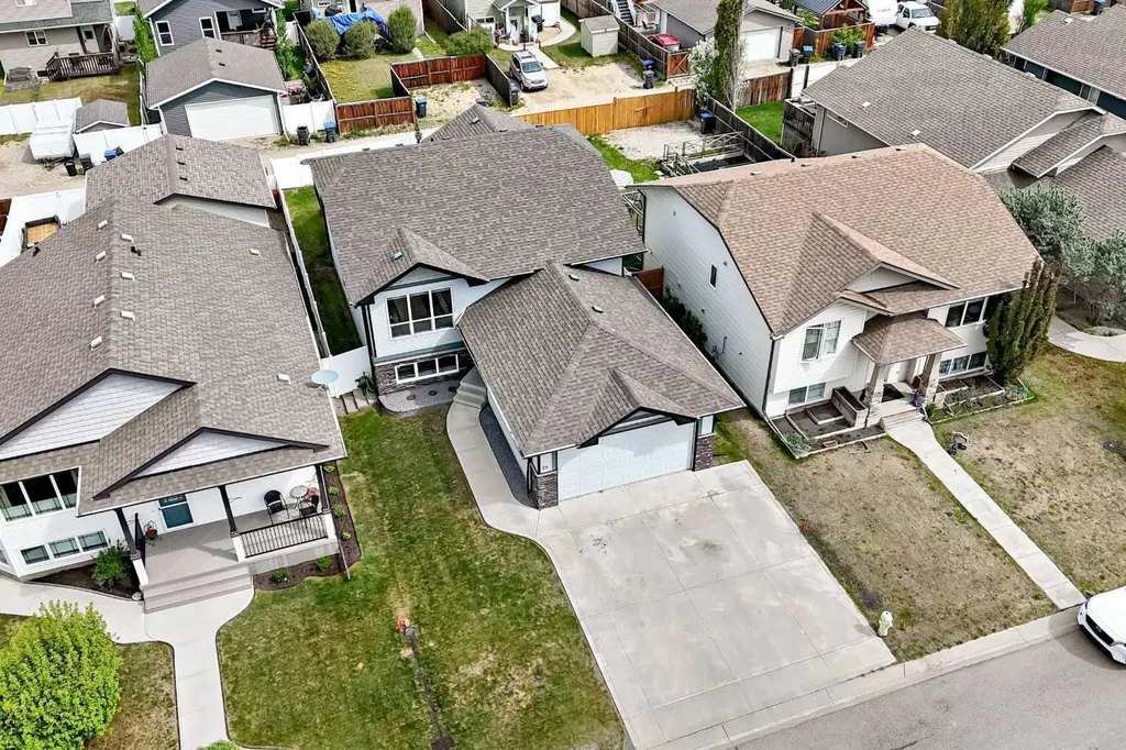 28 Bowman Circle Sylvan Lake AB T4S 0H9