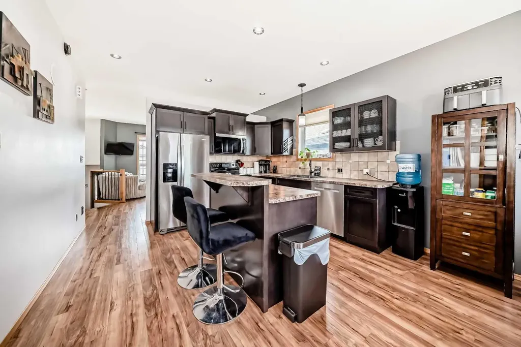 28 Bowman Circle Sylvan Lake AB T4S 0H9