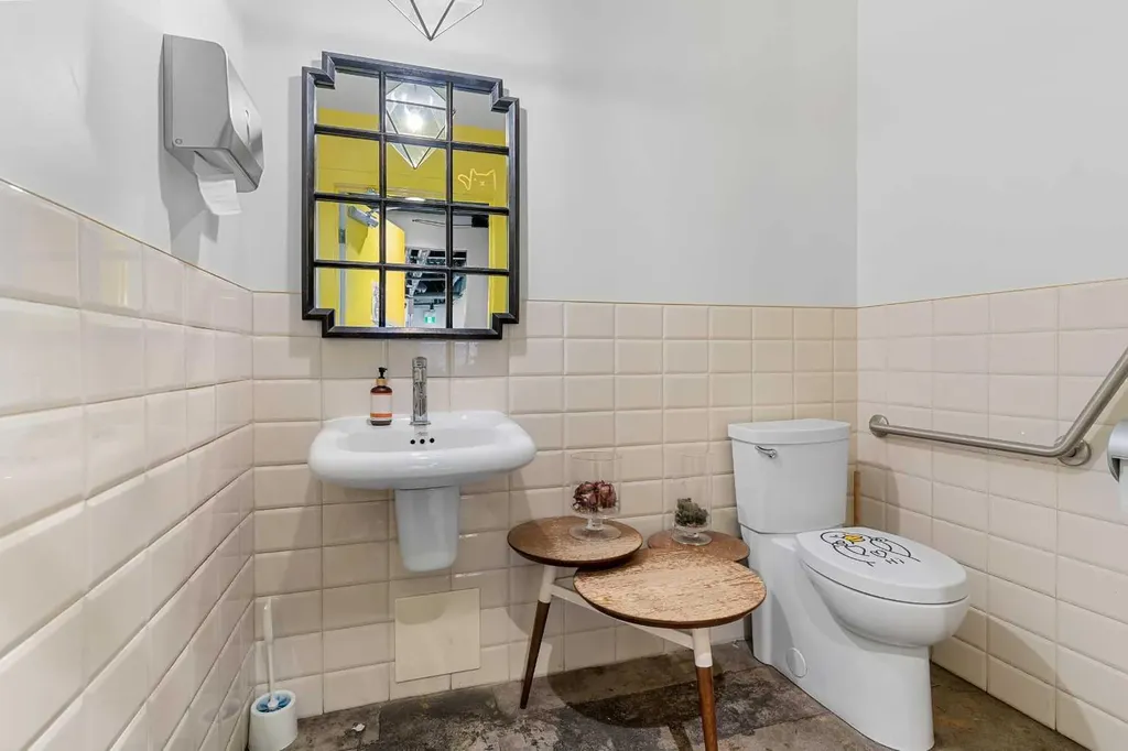 816A 16 Avenue SW Calgary AB T2R 0S9