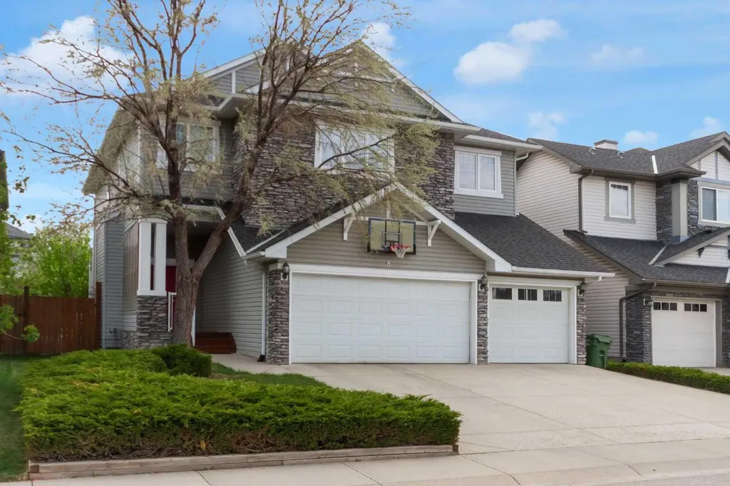 8 Elmont Court SW Calgary AB T3H 5Z8
