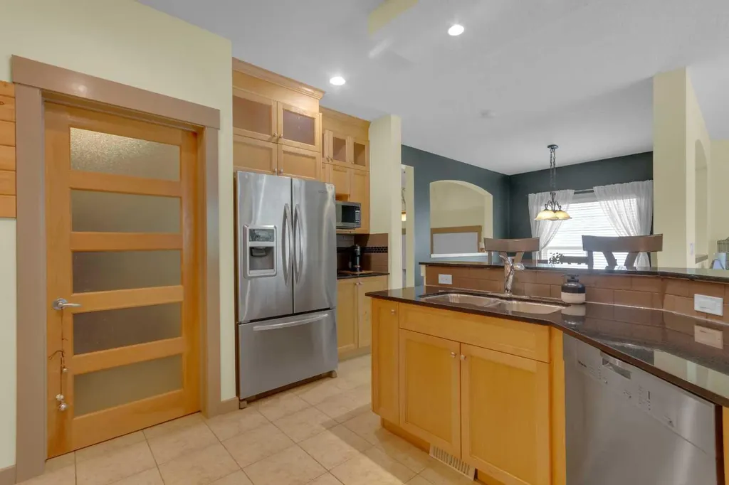 8 Elmont Court SW Calgary AB T3H 5Z8