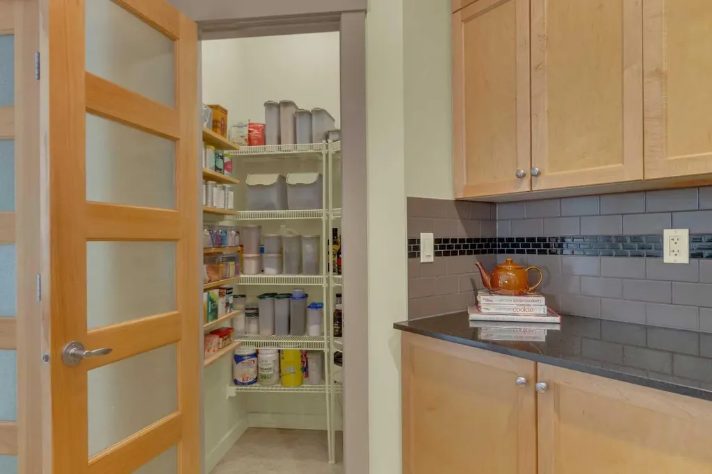 8 Elmont Court SW Calgary AB T3H 5Z8
