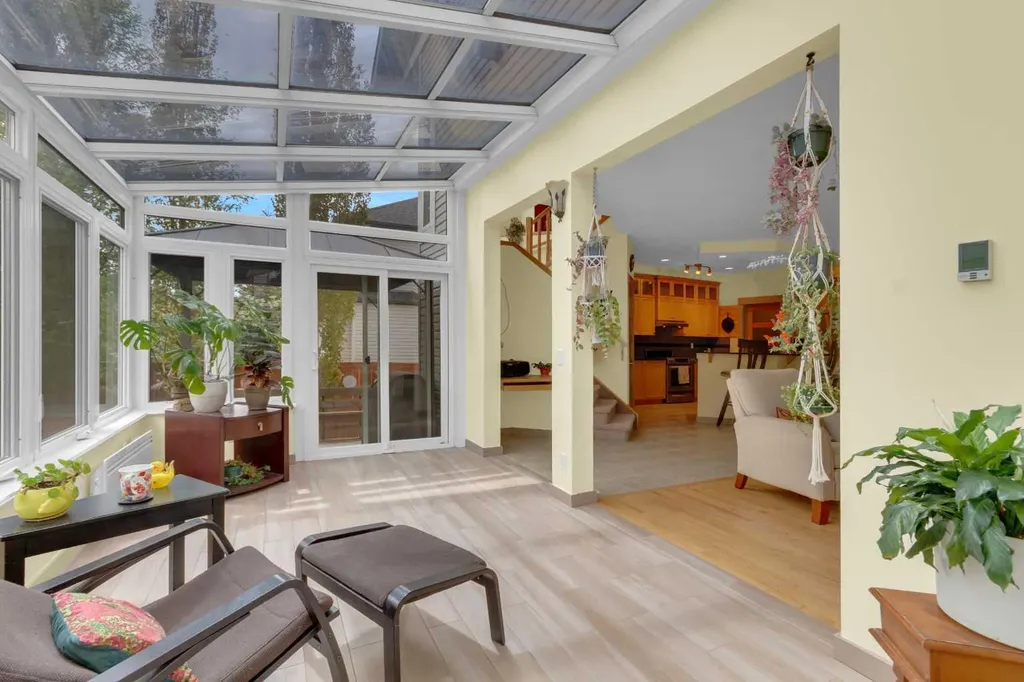 8 Elmont Court SW Calgary AB T3H 5Z8