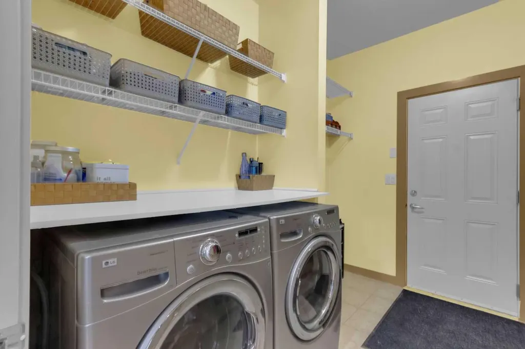 8 Elmont Court SW Calgary AB T3H 5Z8