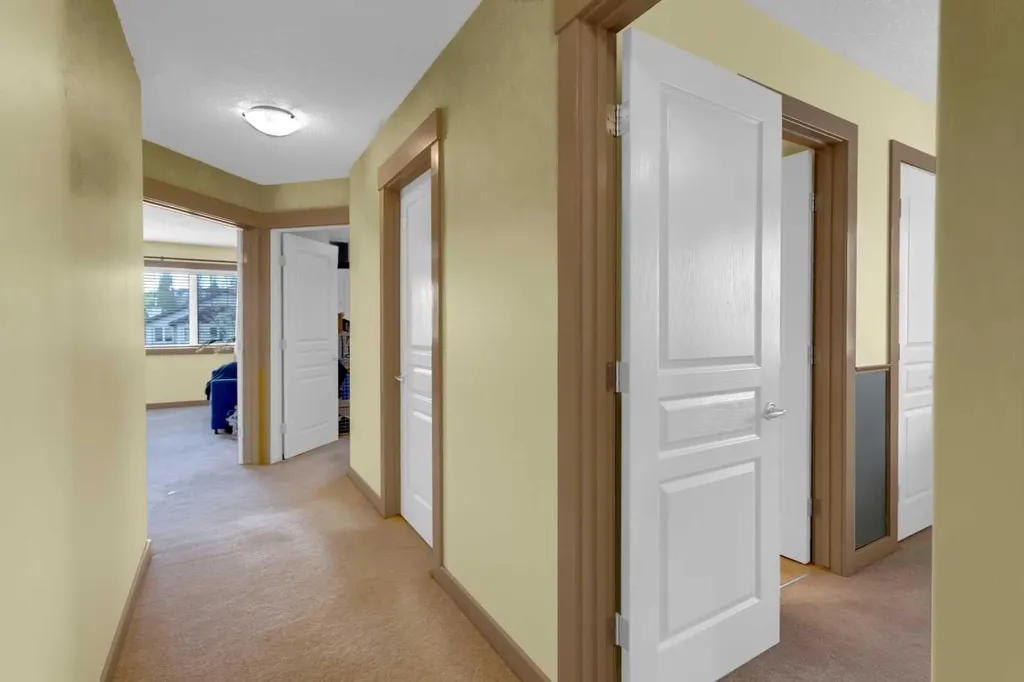 8 Elmont Court SW Calgary AB T3H 5Z8