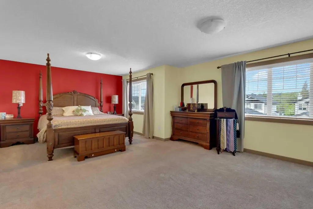 8 Elmont Court SW Calgary AB T3H 5Z8