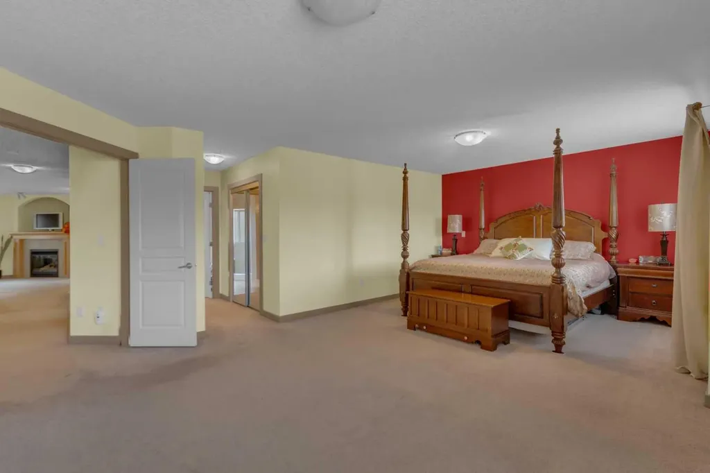 8 Elmont Court SW Calgary AB T3H 5Z8