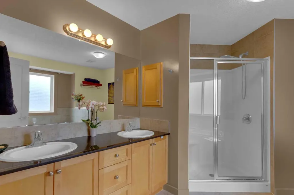 8 Elmont Court SW Calgary AB T3H 5Z8