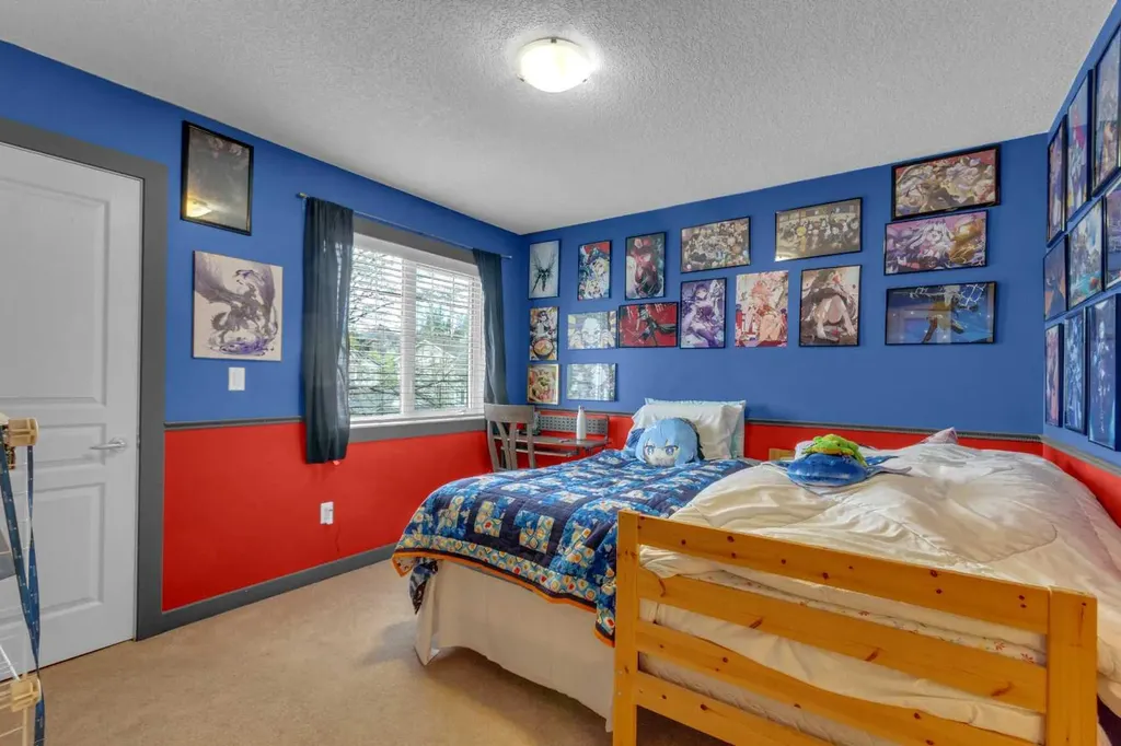 8 Elmont Court SW Calgary AB T3H 5Z8