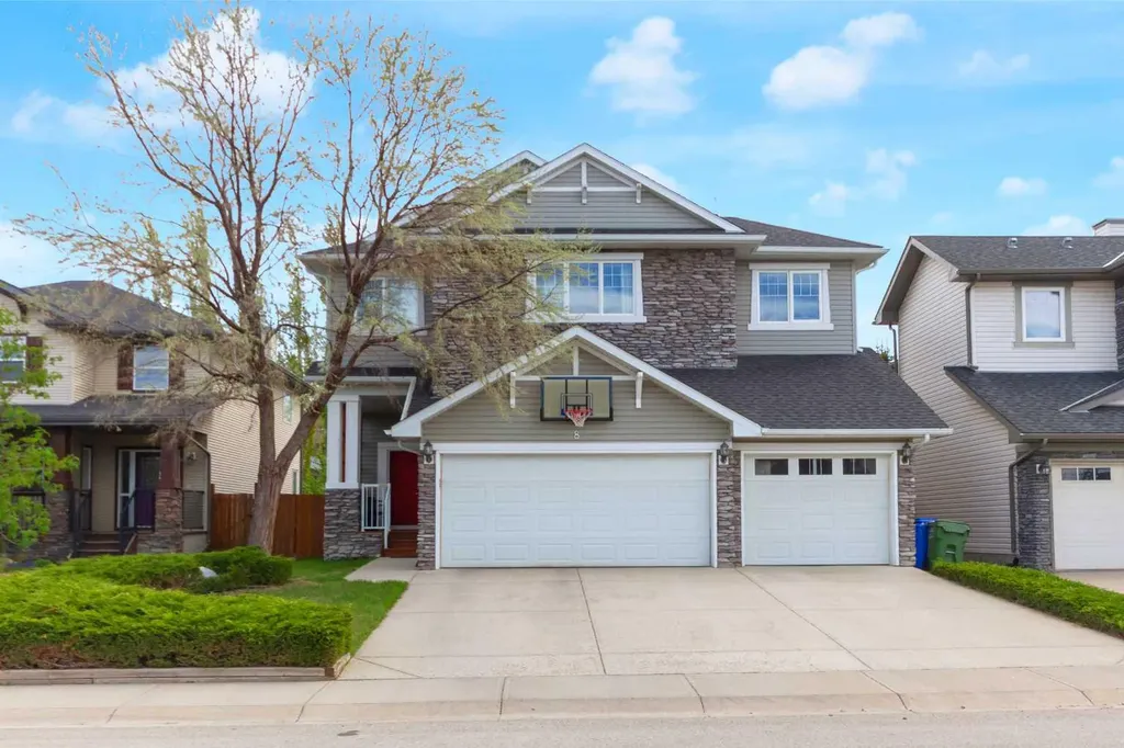 8 Elmont Court SW Calgary AB T3H 5Z8