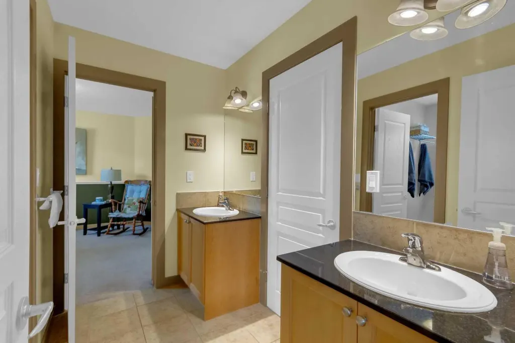 8 Elmont Court SW Calgary AB T3H 5Z8