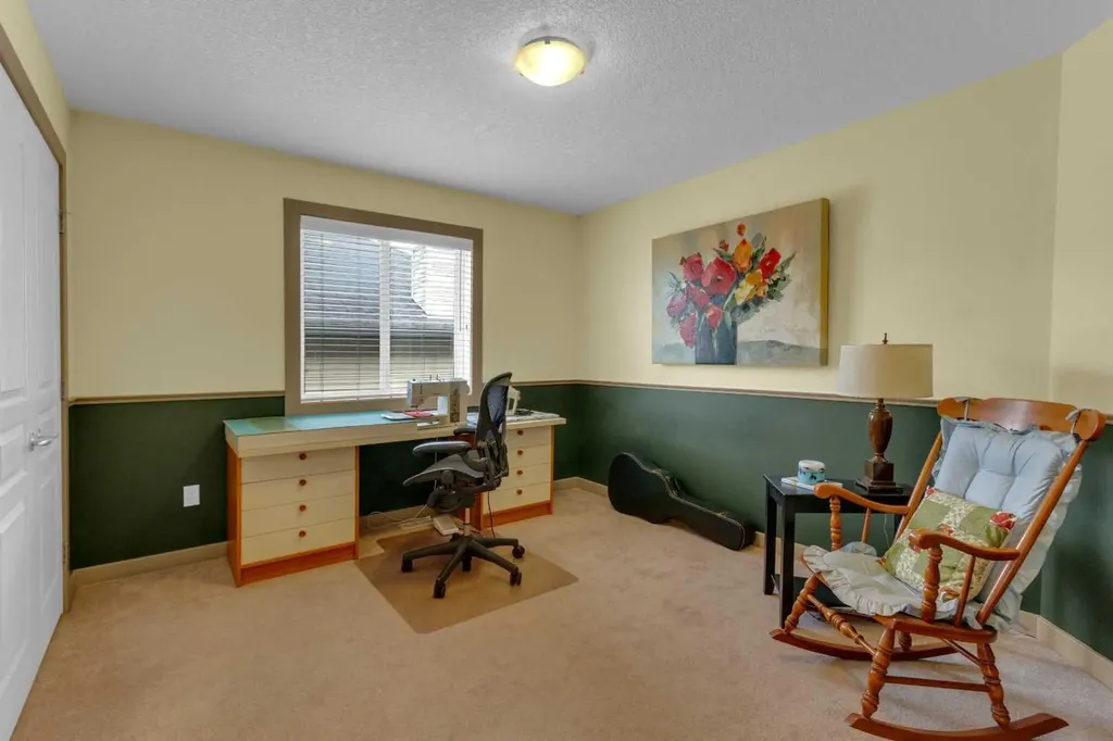 8 Elmont Court SW Calgary AB T3H 5Z8